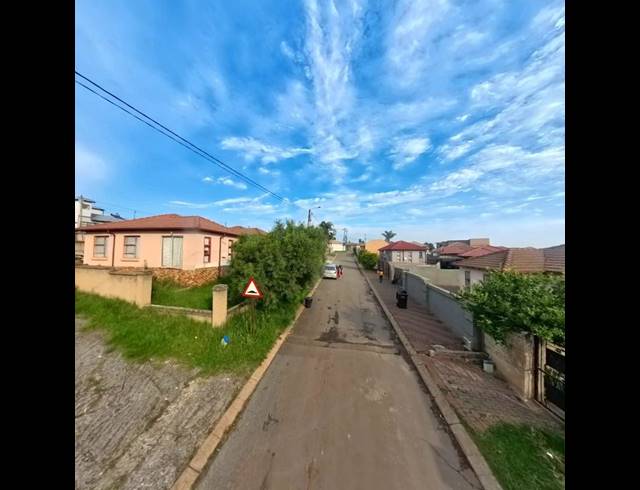 3 BEDROOM HOUSE FOR SALE IN CLAYVILLE